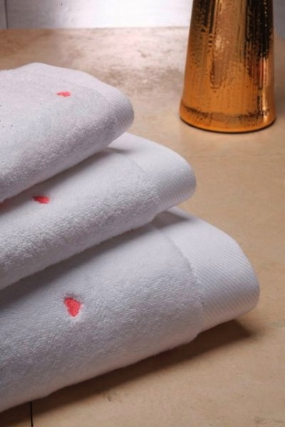 Soft Coton Ručník MICRO LOVE 50x100 cm Bílá / růžové srdíčka 