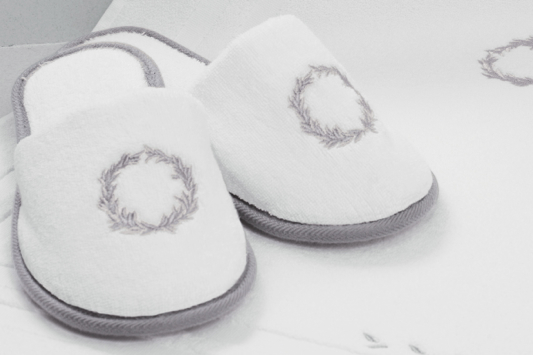 Soft Cotton Pánské pantofle SEHZADE Bílá / stříbrná výšivka 30 cm (vel.42/44)